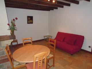 Gîte familial avec piscine chauffée, terrain clos, barbecue, tennis gratuit, proche de Saint Calais - FR-1-491-399 - Azé - 5