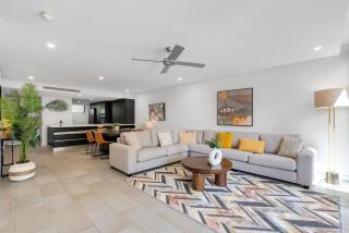 'Tropical Escape' Coastal Daydreams with Rooftop Spa - Palm Cove - 3