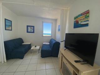 Grand T2 avec loggia, parking privé, proche plage et commerces - FR-1-782-54 - 8