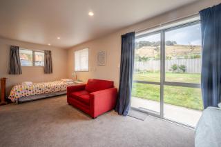 Tui's Retreat - Duvauchelle Holiday Home - Duvauchelle - 4