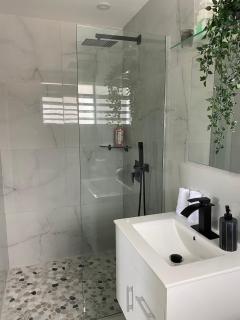 Stylish 1-Bdr Apt with Pool View and Private Balcony at Villa Iris - Luquillo - 4