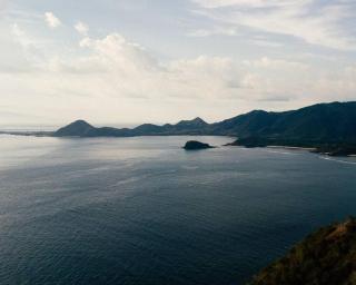 Beach-Front Sumbawa Surf House - 5