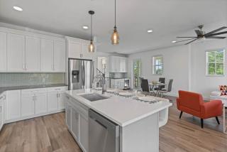 Beautiful Modern 3BR Townhouse Pool Hot Tub - 1