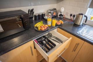 OG Stays III- 6bedroom house- sleeps 9persons, Near Nissan & Stadium of Light, free parking - Pallion - 2