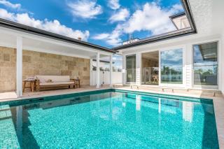 Aquarium House - with direct beach access & pool - 0