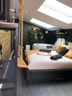 Playroom et Nuit Insolite - Aubie-et-Espessas - 0