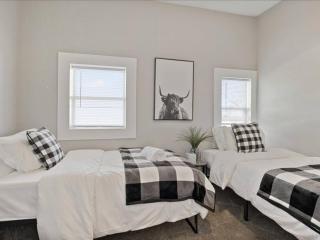 King Bed-Sleep 8-Baby-Fireplace-Laundry - Indianápolis - 6