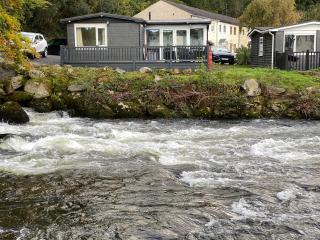 Stunning 3 Bed Riverside Cabin in Snowdonia - 6
