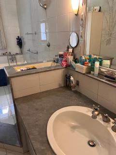 Camera matrimoniale ampia con bagno privato in appartamento condiviso - Napels - 1