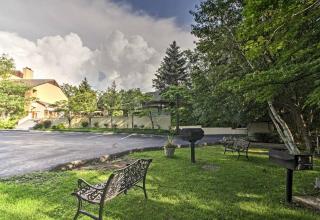 Lux Retro Getaway w/ Ober & Smoky Mtn Views! - Gatlinburg - 4