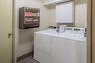 Days Inn by Wyndham Great Falls - 7