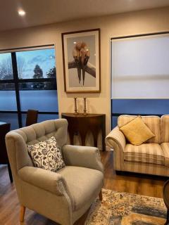 Brand New & Central - 3 Bedrooms with 3 En suites - 5