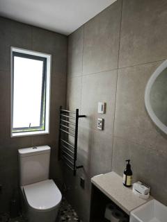 Brand New & Central - 3 Bedrooms with 3 En suites - 4