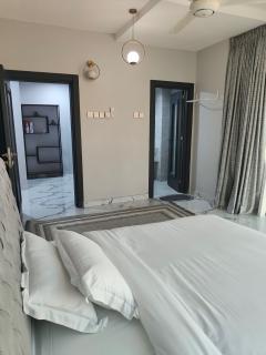 Lovely 2BR in Heart of Downtown. - 3