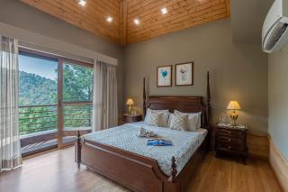 ELIVAAS Wisteria luxe 4BHK Entire Home in Kasauli - 7