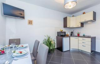 Charmig home near beach with see veiw - Vrbnik - 7