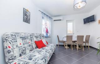 Charmig home near beach with see veiw - Vrbnik - 3