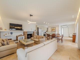 Tilia Tree Luxury apartment - Vast Pool and BBQ - 7