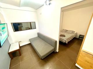 B3 planta baja al lado del metro - Barcelona - 1