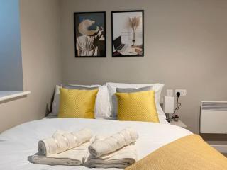 HNFC Stays - Prime Central Newcastle Studio w/ Gym+Free parking - 0