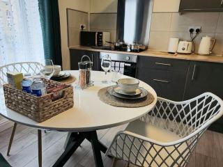 Homely one bed apartment on main road with easy access to city or Peak District - Heeley - 3