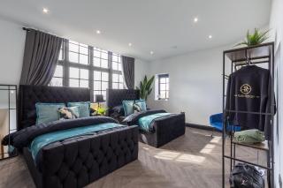 5 Beds 2 Bath City Apartment On Street Parking - Rose Platinum Properties - 9