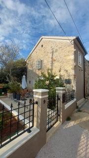 Sundial Stone House - 7