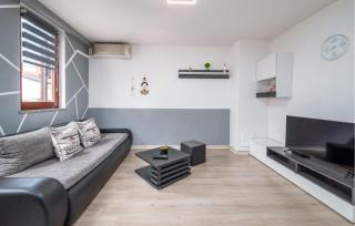 2 Bedroom Lovely Apartment In Pula - Pula - 2