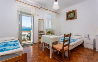 2 Bedroom Cozy Apartment In Novi Vinodolski - 8