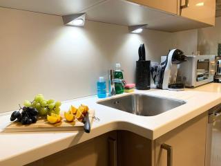 HNFC Stays - Ocean Central Newcastle Studio w/ Free parking + Gym - 6