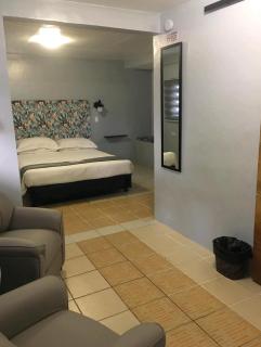 Sunbloom Beachfront Hotel and Restaurant Zambales - Sinabacan - 2
