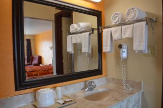 Royal Inn Greenville - 7