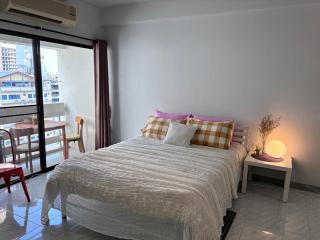 Cozy 1br walk to BTS and Airport Rail Link Close to Malls M11 - Bangkok - 0