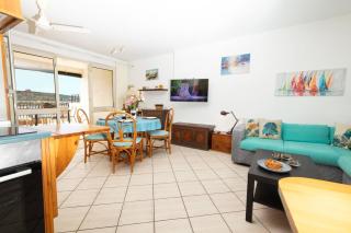 GhadiraBay seafront with sea views by Homely - 3