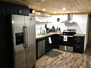 Modern Style, Arcade, Fire Pit, Pet Friendly - 7