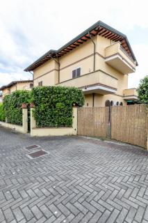Villa vicino al mare con giardino e parcheggio - Cinquale - 0