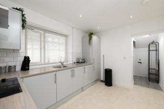 Modern House near Washeries Park - - 1