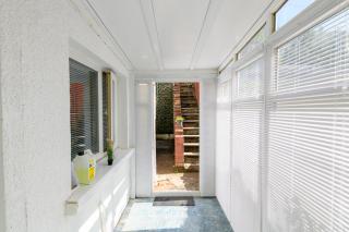 Modern House near Washeries Park - - 3