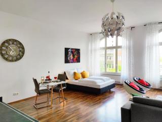 Lokal, luftig - Loft mit Heimkino & Parkplatz in Uni- und Kliniknähe - Magdeburg - 2