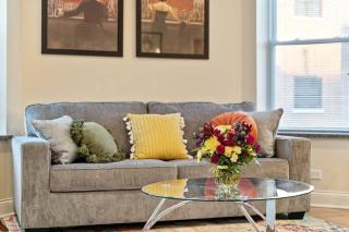 NEW! 1 Garage Spot Included! Near brown line! North Center/St. Ben's Location! - Chicago - 0
