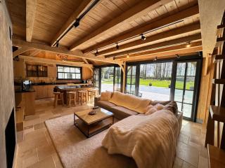 Magnifique chalet en bois avec piscine et jacuzzi - Court-Saint-Étienne - 8