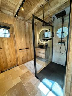 Magnifique chalet en bois avec piscine et jacuzzi - Court-Saint-Étienne - 6