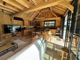 Magnifique chalet en bois avec piscine et jacuzzi - Court-Saint-Étienne - 5