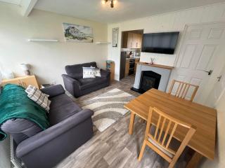 Chalet 192, Hemsby - Two bed chalet, sleeps 5, pet friendly, bed linen and towels included - Hemsby - 2