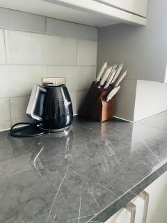 Inviting 4-Bed House in Leeds - New Malden - 3