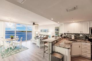 Southern Comfort - Updated Waterfront Condo - Fort Myers Beach - 5