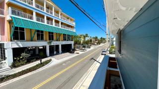 Fins Right - Next to Margaritaville - Fort Myers Beach - 2