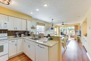 5 Mi to Beach Myrtle Beach Condo with Pool Access! - Myrtle Beach - 2