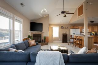 OBX Landing - Ocean Views, Walk to the Beach, KDH MP 7.5 - 5