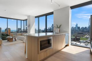 Foundry Unmatched Skyline Views at Lincoln Park - Chicago - 8